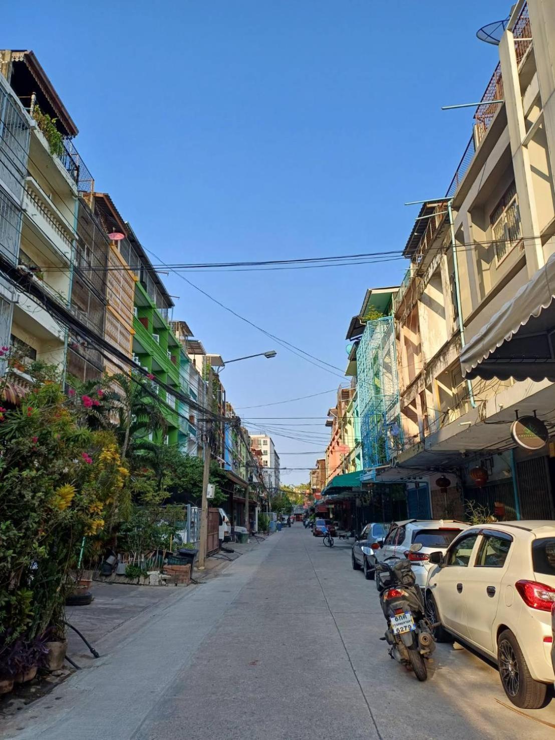 Amsterdamned Hostel Bangkok Exterior photo